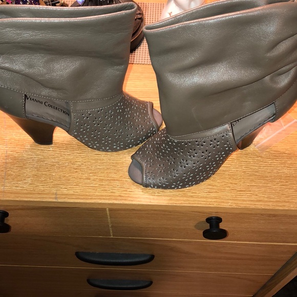NWOB Vianni Collection taupe leather booties 6.5 by - Picture 16 of 17